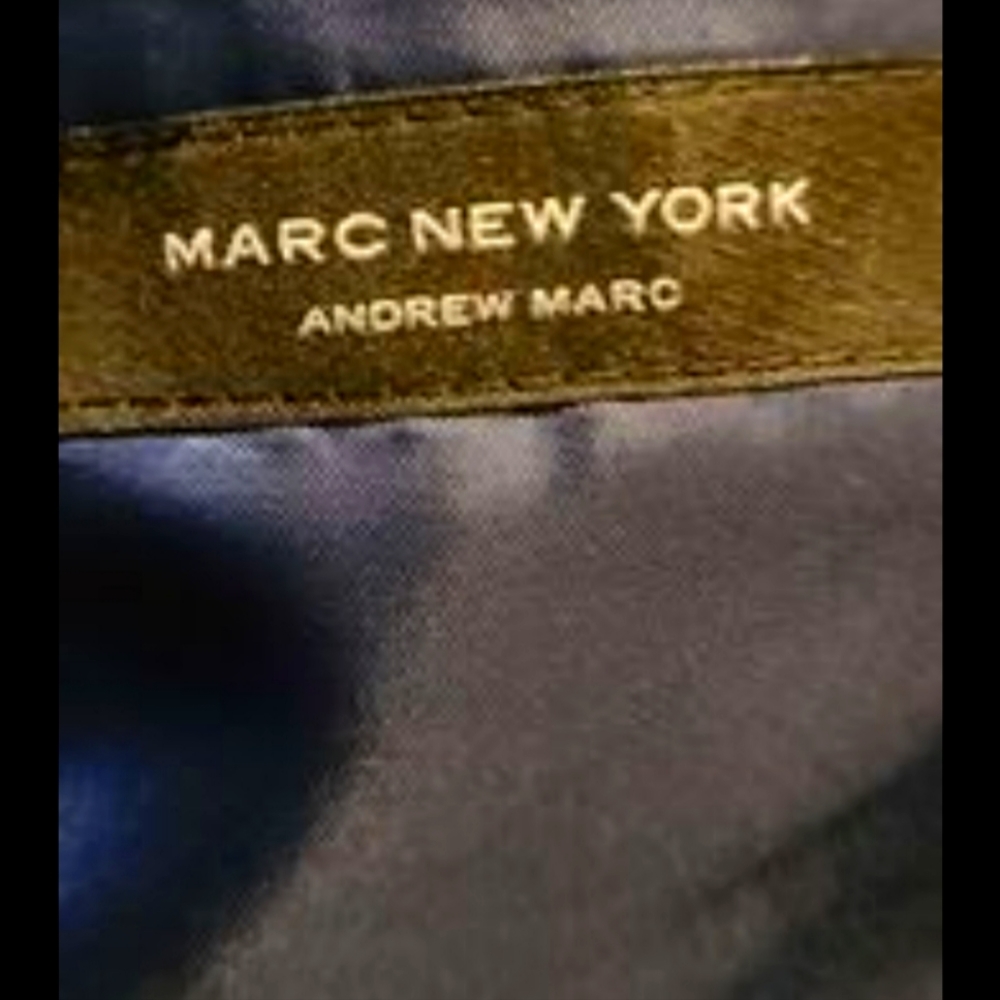Gorgeous  Andrew Mark NEVER WORN youth suit Size 14-16.